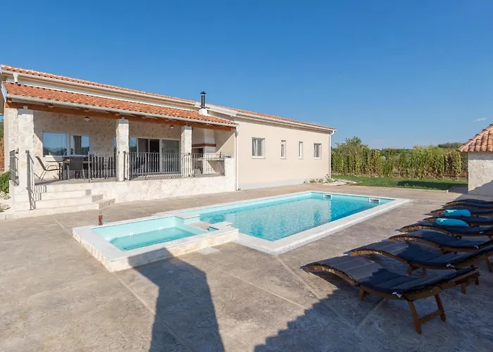 Diana 펜션 포레치